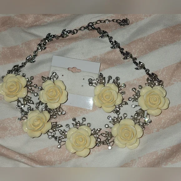 vintage-style yellow rose necklace and earrings set featuring large - Picture 2 of 2